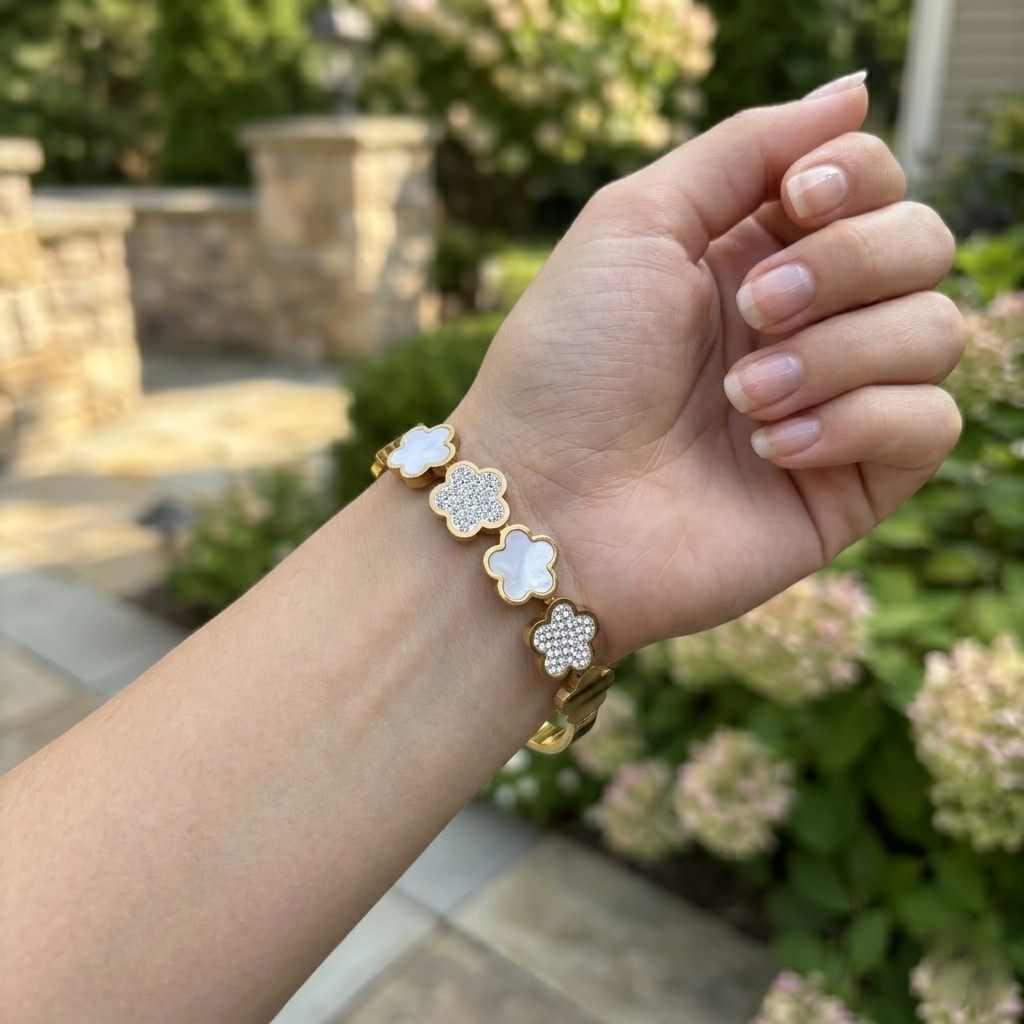 Stylish Clover Flower Bracelet Anti Tarnish