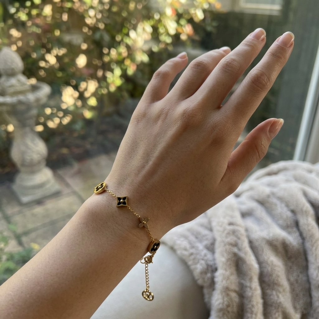 Luxury Clover Charm Bracelet Anti Tarnish