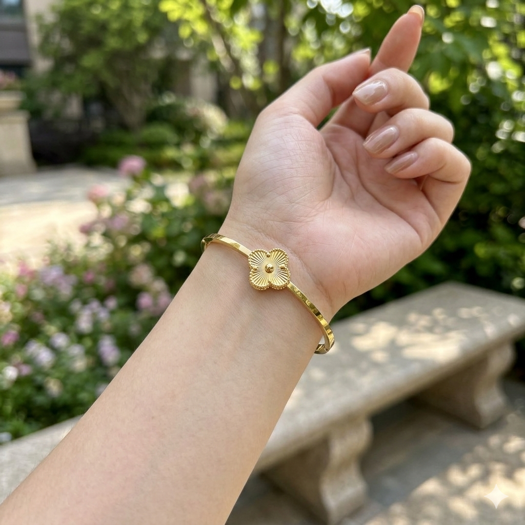 Minimal Flower Gold Bracelet for Women
